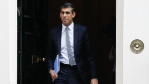 Rishi Sunak has told the cabinet that interest rates are expected to increase to 2.5 per cent over the next year as he warned ministers against borrowing more to fund public spending.