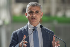 Senior retail figures have backed Sadiq Khan’s call to re-introduce VAT free shopping for tourists, claiming the move would make a “huge difference” to the sector.