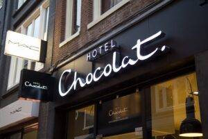 Confectionery giant Mars has announced it will buy Hotel Chocolat for £534m to help the UK company expand overseas.